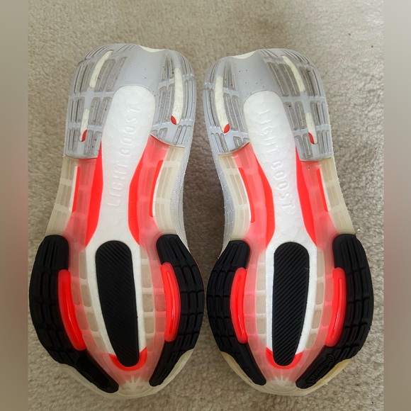 adidas Women’s Ultraboost Light Running Shoe Size 7 - Picture 4 of 8